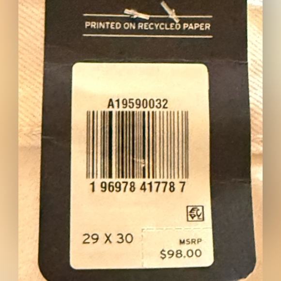 Levis Women's 90s White Jeans, 29”x30” - Picture 6 of 11